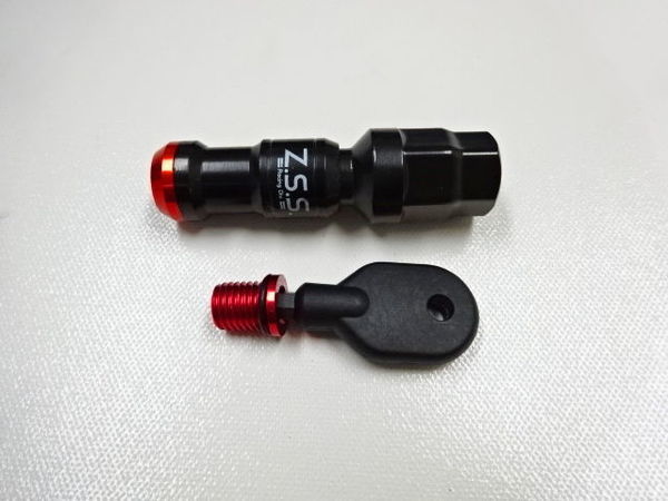 Z.S.S. ZSS レーシングナット ホイールナット スチール M12×P1.5 黒/赤 アルミカラー 専用工具付き トヨタ 三菱 マツダ -  Z.S.S. オフィシャル オンラインストア